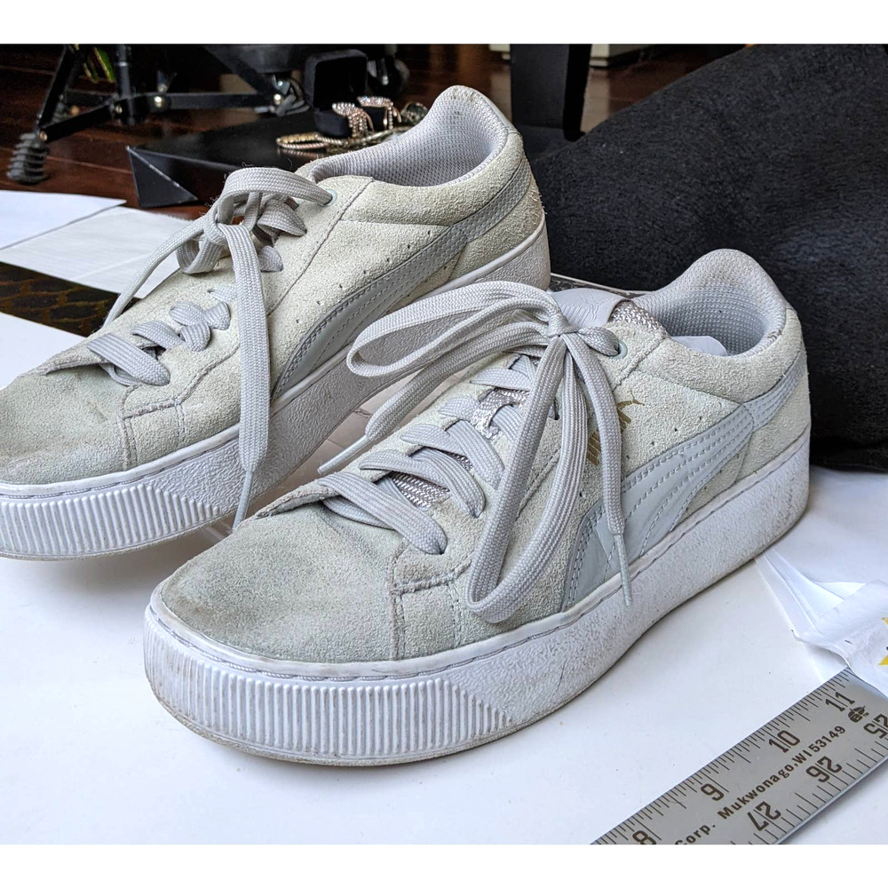 Puma women's lace up Suede Sneakers Tennis Shoes unisex 8.5 Euro 39